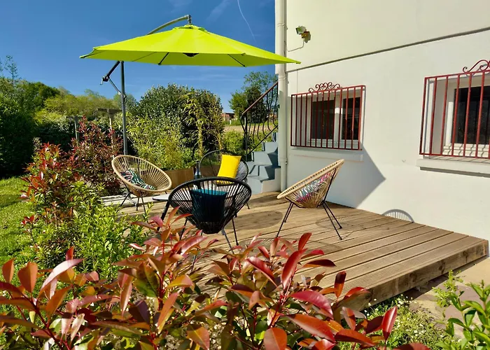 Maison Des Chenes 64 - Independant Apartment With Terrasse